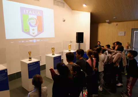 Italienii expun, la Bologna, cele patru Cupe Mondiale pentru a fi admirate de fani