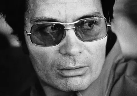 Un singur om a convins peste 900 de suflete să-şi ia viaţa! În urmă cu 37 de ani, în Jonestown, pastorul sectei «Templul Oamenilor» a orchestrat cea mai mare sinucidere în masă din istorie