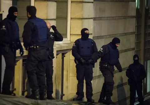 Detalii noi în cazul atentatelor de la Paris: Salah Abdeslam a cumpărat 10 detonatoare