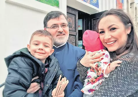 Andra păstrează obiceiurile din copilărie! Îşi duce micuţii, aproape în fiecare duminică, la biserică