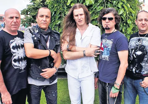 S-au lepădat de el | Rock-erii de la Iris nu mai vor asocieri cu protestatarul Rafael