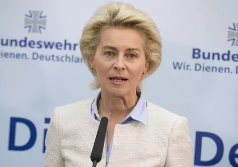 ATENTATE PARIS | Ministrul Apărării german: Între refugiaţi nu se ascund TERORIŞTI 