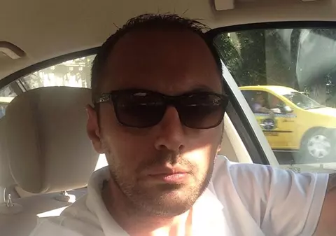Dezvăluiri fierbinți ale unui burlac celebru. S-a iubit cu două cântărețe într-o singură lună!