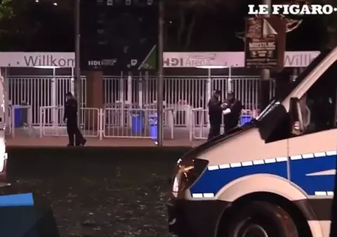 ALERTĂ TERORISTĂ în Germania. O ambulanţă plină de explozibil, găsită lângă un stadion unde urma să vină Angela Merkel