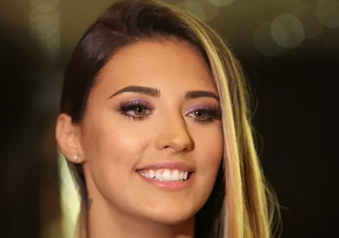 SEXY MAMA! Antonia și-a scos sânii la înaintare | FOTO