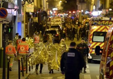 Mărturiile unei românce, după atentatele din Paris. A scăpat cu viaţă pentru că a plecat mai devreme de la muncă