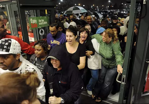 Ai grijă la cumpărăturile de BLACK FRIDAY 2015! Vezi ce DREPTURI ai în marea zi a reducerilor