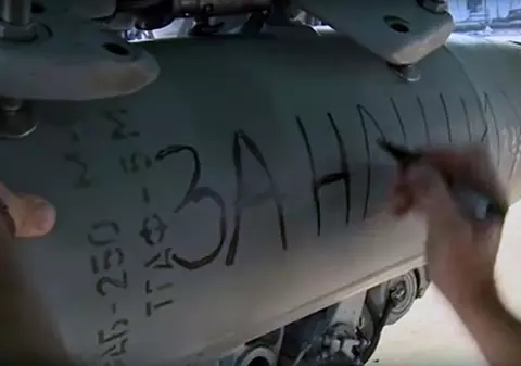 Ce au scris rușii pe bombele lansate în Siria
