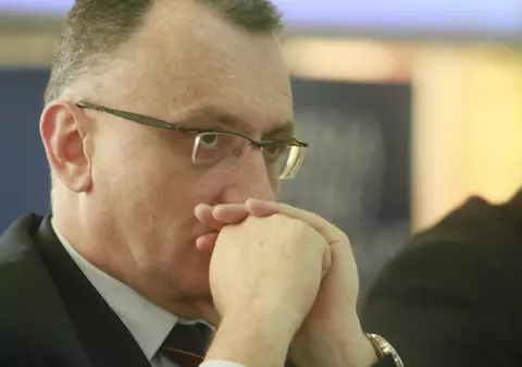 Guvernul se reuneşte luni în şedinţă de urgență pe tema tragediei din Colectiv