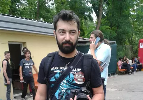 Fotograful care a ajuns în Club Colectiv în locul unui coleg e în stare gravă. Are mare nevoie de sânge de la cineva cu aceeași grupă sanguină rară