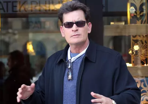 Charlie Sheen CONFIRMĂ: ARE HIV! Actorul se lăuda că a făcut sex cu peste 5000 de femei | FOTO