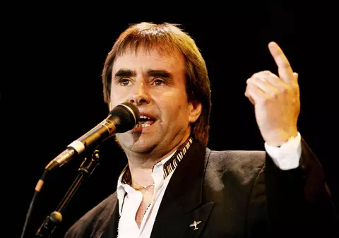 Mesajul emoționant trimis de celebrul cântăreț Chris de Burgh pentru victimele incendiului de la Colectiv! 