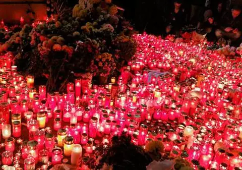 UPDATE | Tragedia din COLECTIV. Un alt rănit, transportat cu avionul în Austria. Este fratele Elsei, tânăra care a murit după ce alesese numele copilului