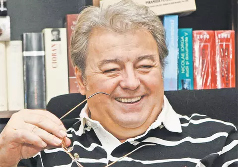 Unele dintre cele mai preţioase obiecte ale lui Vadim Tudor, scoase la licitaţie. Ce vinde familia Tribunului