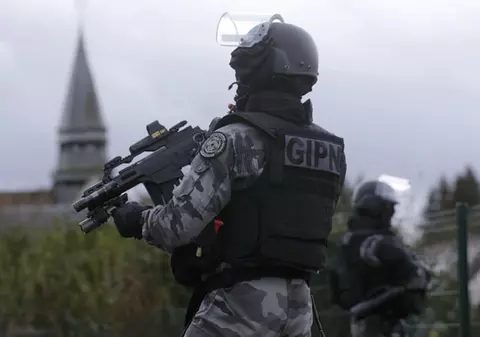 ATENTATE PARIS | El este teroristul ajuns în Franţa cu valul de imigranţi