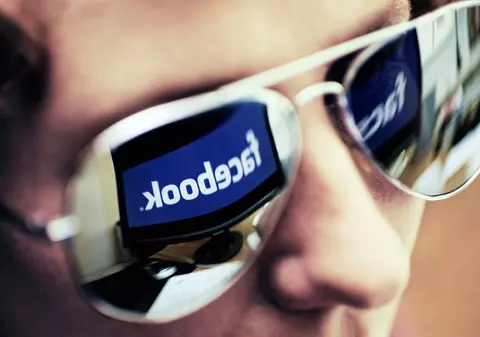 Cum să nu pari PROST pe Facebook. Trei tipuri de comportamente stupide 