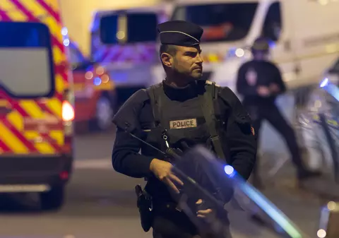 Ambasada României la Paris pune la dispoziție două numere de telefon pentru românii care ar putea fi în dificultate după atacuri