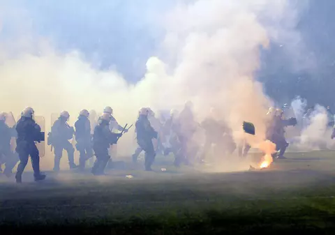 Haos la Atena. Derby-ul campionatului Greciei, anulat din cauza violenței / GALERIE FOTO&VIDEO