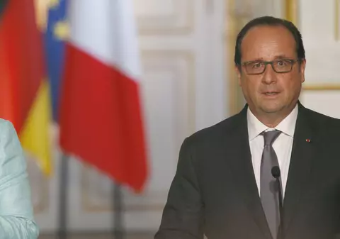 Hollande și Merkel, omagiu pentru victimele atentatelor de la Paris