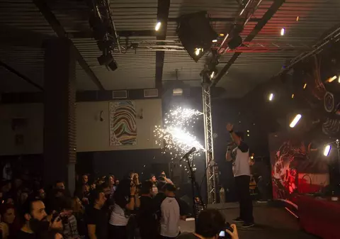 Show-ul pirotehnic din Colectiv, pregătit de un artificier autorizat care se afla în club. În ce stare este bărbatul