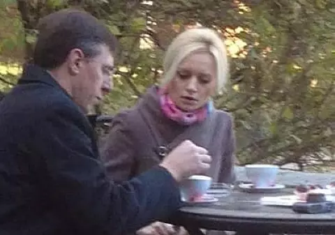 Lider moldovean, surprins cu o blondă celebră într-o stațiune din România 