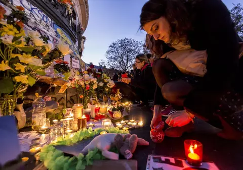 Panică în Place de la Republique, din Paris! S-au auzit din nou focuri de armă | VIDEO