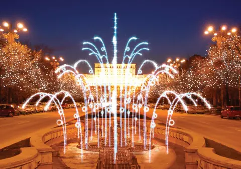 CAPITALA STRĂLUCITOARE! Aproape 3 milioane de beculețe împodobesc Capitala de Sărbători. Luni seara VOR FI APRINSE
