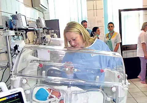 Zece maternităţi dotate cu echipamente de specialitate pentru prematuri