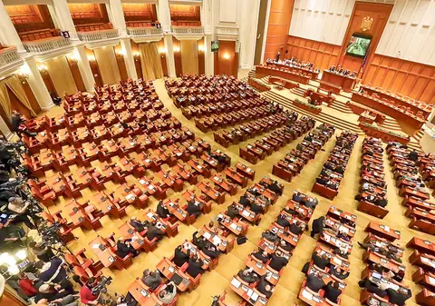 ”LEGEA STRĂZII”, depusă în Parlament. Se cere reducerea numărului de parlamentari