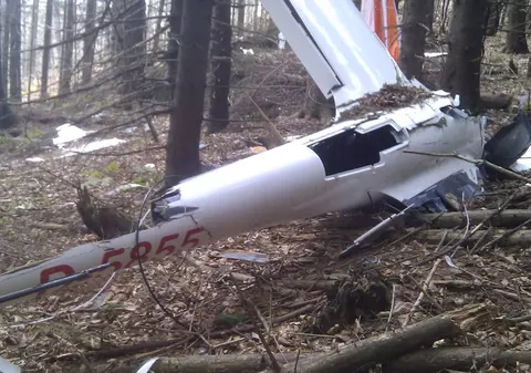 PRIMELE IMAGINI cu epava planorului. Cum a fost găsit pilotul | FOTO & VIDEO