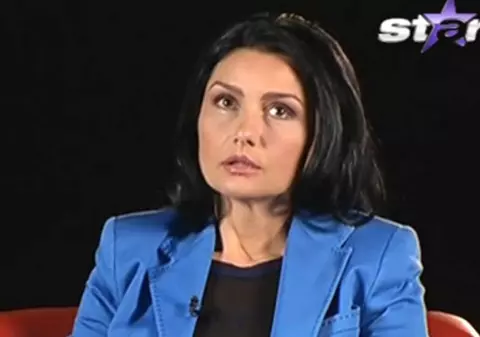 Silvia Chifiriuc și-a condus tatăl pe ultimul drum! Nevasta lui Petre Roman, răpusă de durere