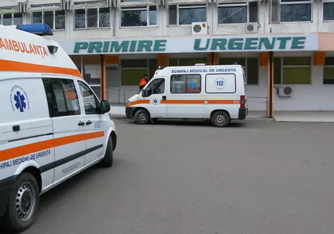 Un elev ajuns în comă alcoolică la spital după ce a băut ţuică la şcoală