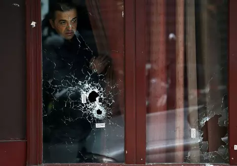 Lovitură dură: Unul dintre teroriștii de la Paris era un sirian care A VENIT ÎN EUROPA CU VALUL DE IMIGRANȚI