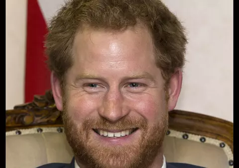 Prințul Harry, întâlnire emoționantă cu un copil orfan din Africa | GALERIE FOTO