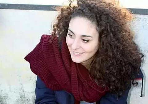 A ieșit pe picioarele ei din Colectiv, dar i-au «explodat» plămânii până la spital! Viața unei italience atârnă de un fir de ață