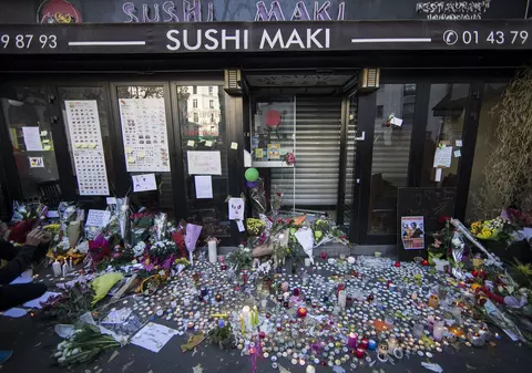 Câți străini au fost uciși în atentatele de la Paris | FOTO
