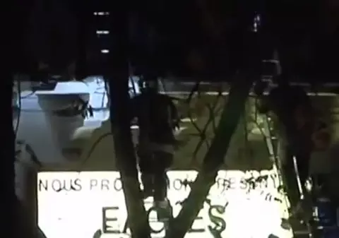 ATENTATE PARIS | Momentul în care forţele de ordine intervin la Bataclan, pentru a elibera persoanele ţinute prizoniere | VIDEO