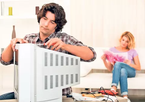 Pana de curent ţi-a ars televizorul? Obţii mai repede despăgubiri!