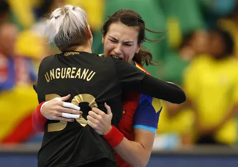 Tricolorele au sărbătorit calificarea în ”sferturile” Campionatului Mondial de handbal pe melodia ”Pentru România”, a trupei K1. Suntem mai aproape de Olimpiadă / VIDEO