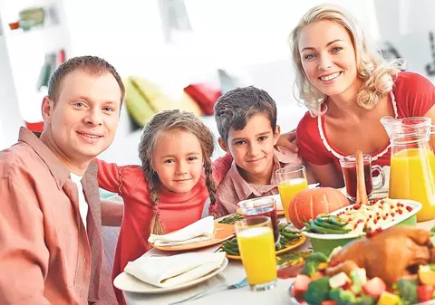 Vine Crăciunul! Mare grijă la ce şi cât mâncaţi după perioada de post