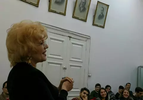 Cântăreață, scriitoare și prezentatoare tv, Corina Chiriac a devenit și conferențiar universitar 