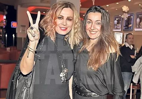 Tratează lipsa soţului cu... prezenţa surorii! Dana Săvuică a scos-o în lume pe Gabriela, mezina familiei