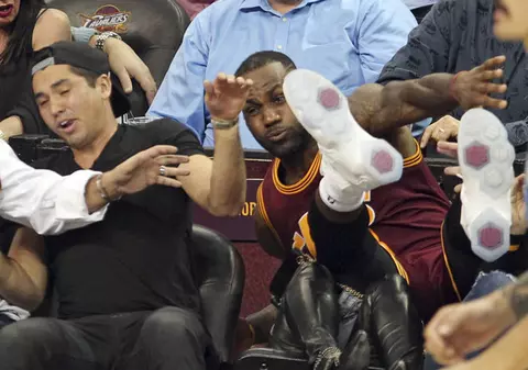 Panică în NBA. LeBron James, 113 kilograme, a băgat în spital o fană / VIDEO