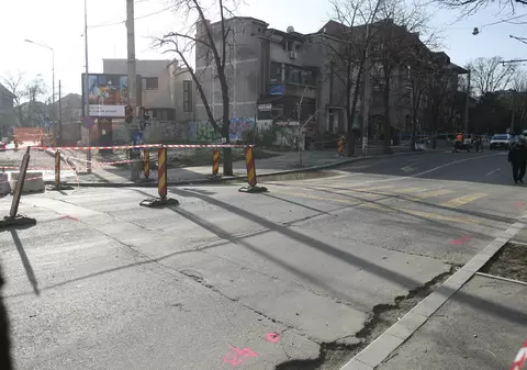 Blocul sinistraților! Aflat în pericol de prăbușire din cauza lucrărilor la metrou, un imobil de pe bulevardul Eroilor a fost evacuat și debranșat de la utilități