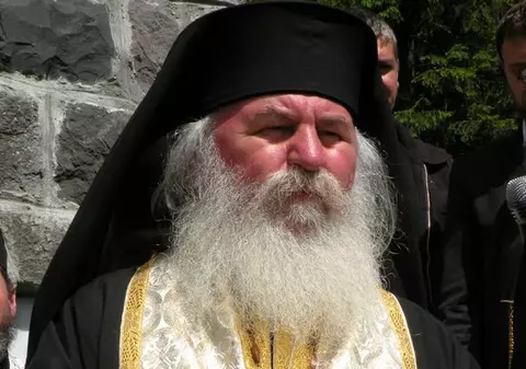 Mitropolitul Banatului vrea schimbarea Constituţiei: Să scrie că familia este formată din bărbat şi femeie