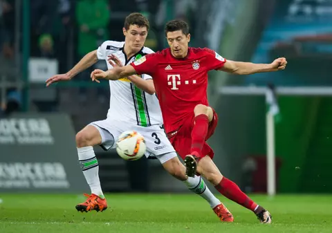 Bătaie pe Robert Lewandowski! Cu ce salarii îl ademenesc Real Madrid și PSG