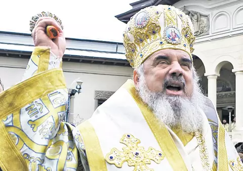 Moşul l-a sfătuit pe Cioloş să nu se pună cu Daniel! După ce a tăiat fondurile pentru Catedrala Mântuirii Neamului, premierul Cioloş s-a sucit