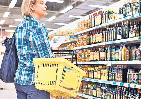 Căderea leului ne scumpește viața | Prețurile alimentelor, dar și ale bunurilor de consum ar putea crește în perioada următoare