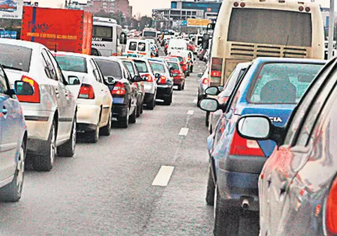 Peste 5.000 de oameni pe oră, la graniţa cu ungurii