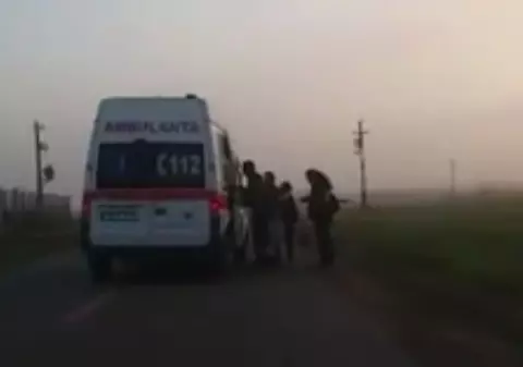 Ce transporta o ambulanţă din Lugoj! Incidentul a fost filmat de un şofer | VIDEO